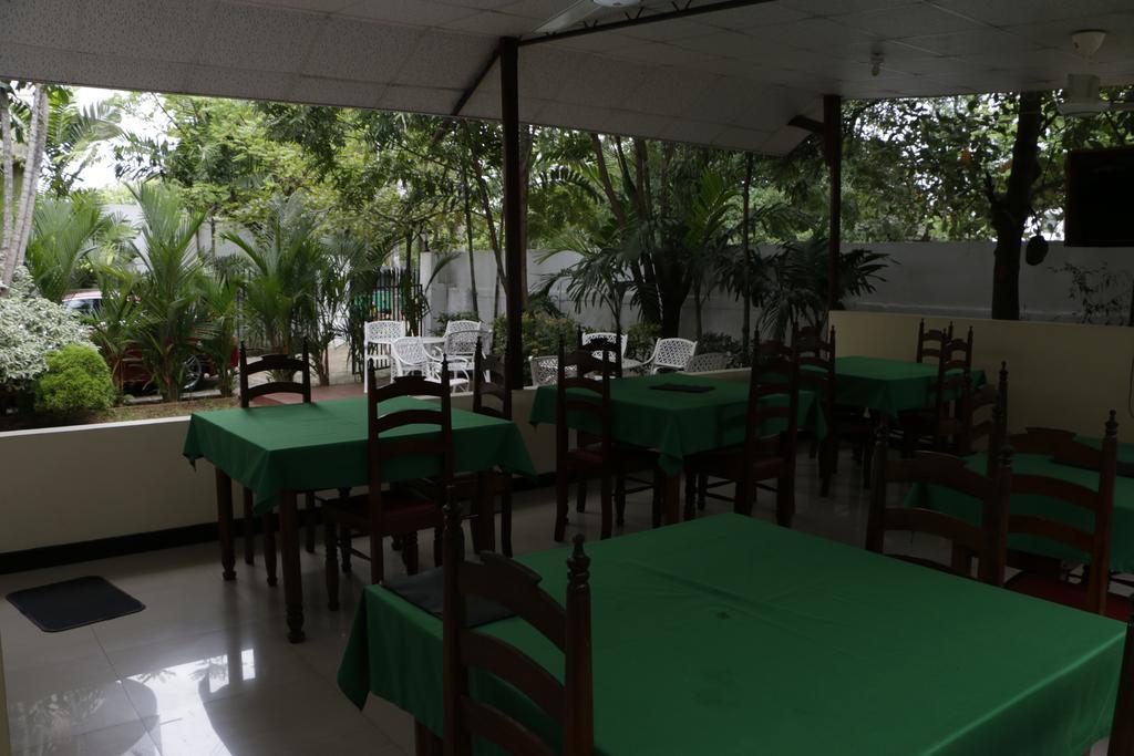 French Garden Tourist Rest Hotell Anuradhapura Eksteriør bilde